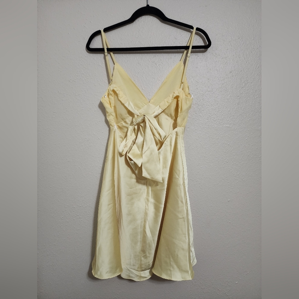 Lulus Jola Yellow Mixed Media Tie-Back Mini Dress M Wedding Party Feminine - Picture 9 of 11